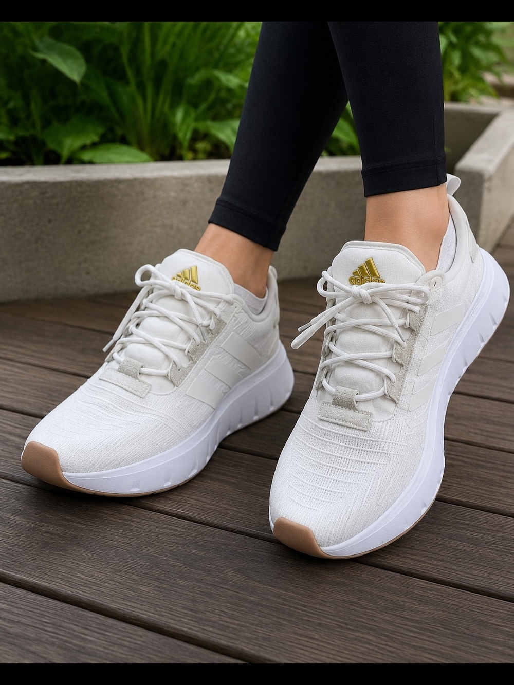 Adidas Swift Run 23 Women's White Gold Athletic Running Sneakers Size 8 IG4715 - Picture 1 of 9